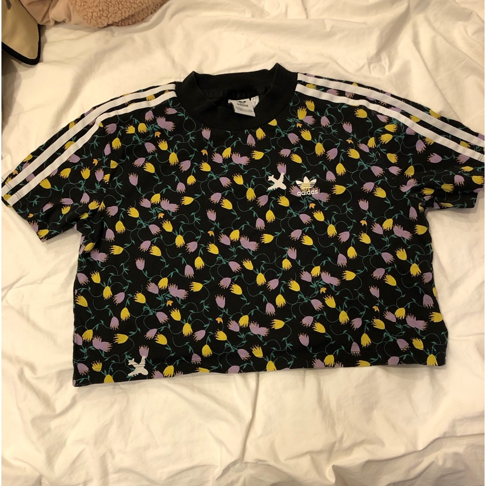 Cute cropped t shirt with purple and yellow flowers from Adidas. Great condition